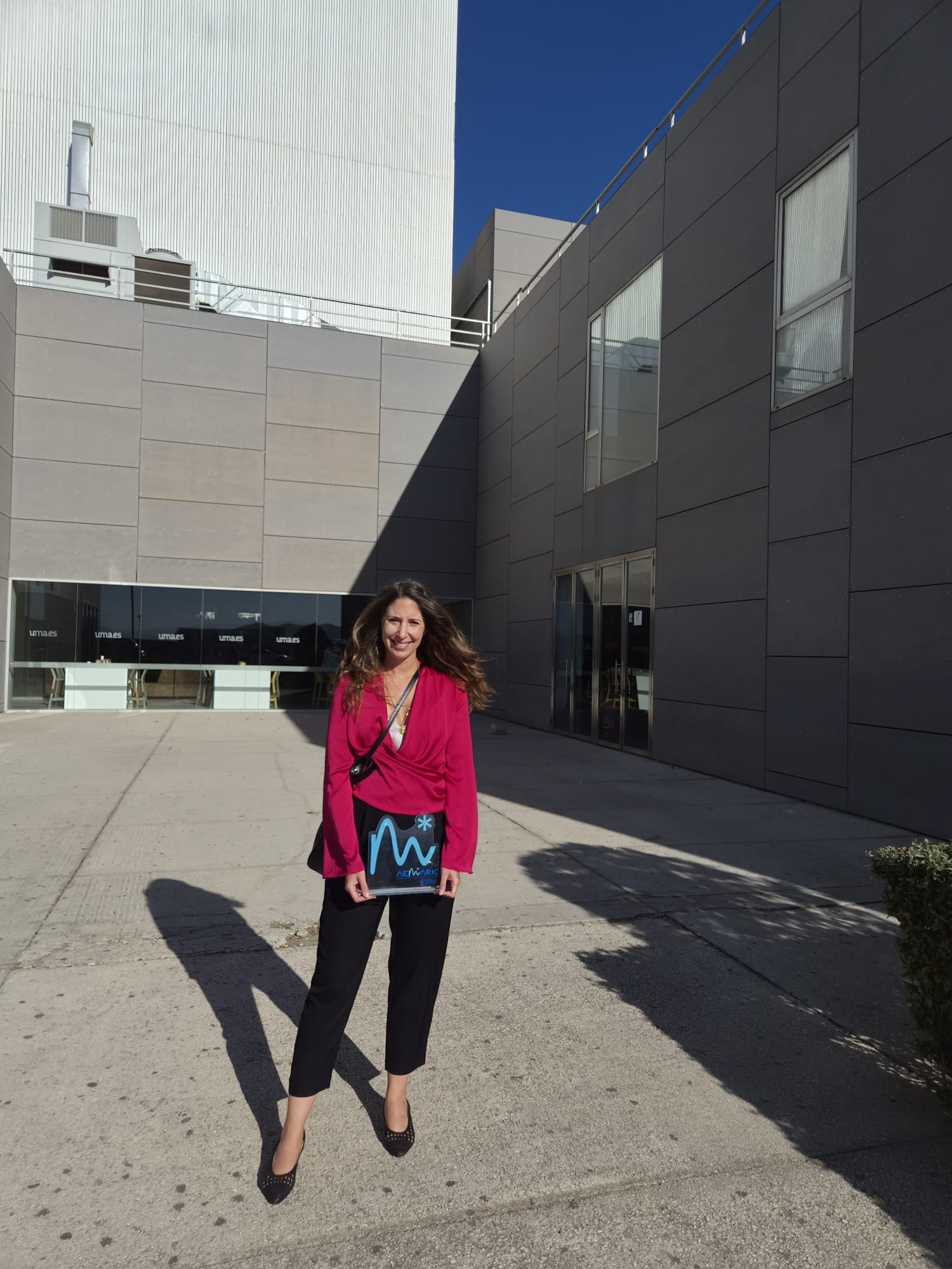 María Téllez con la distinción del congreso AEMARK 2026