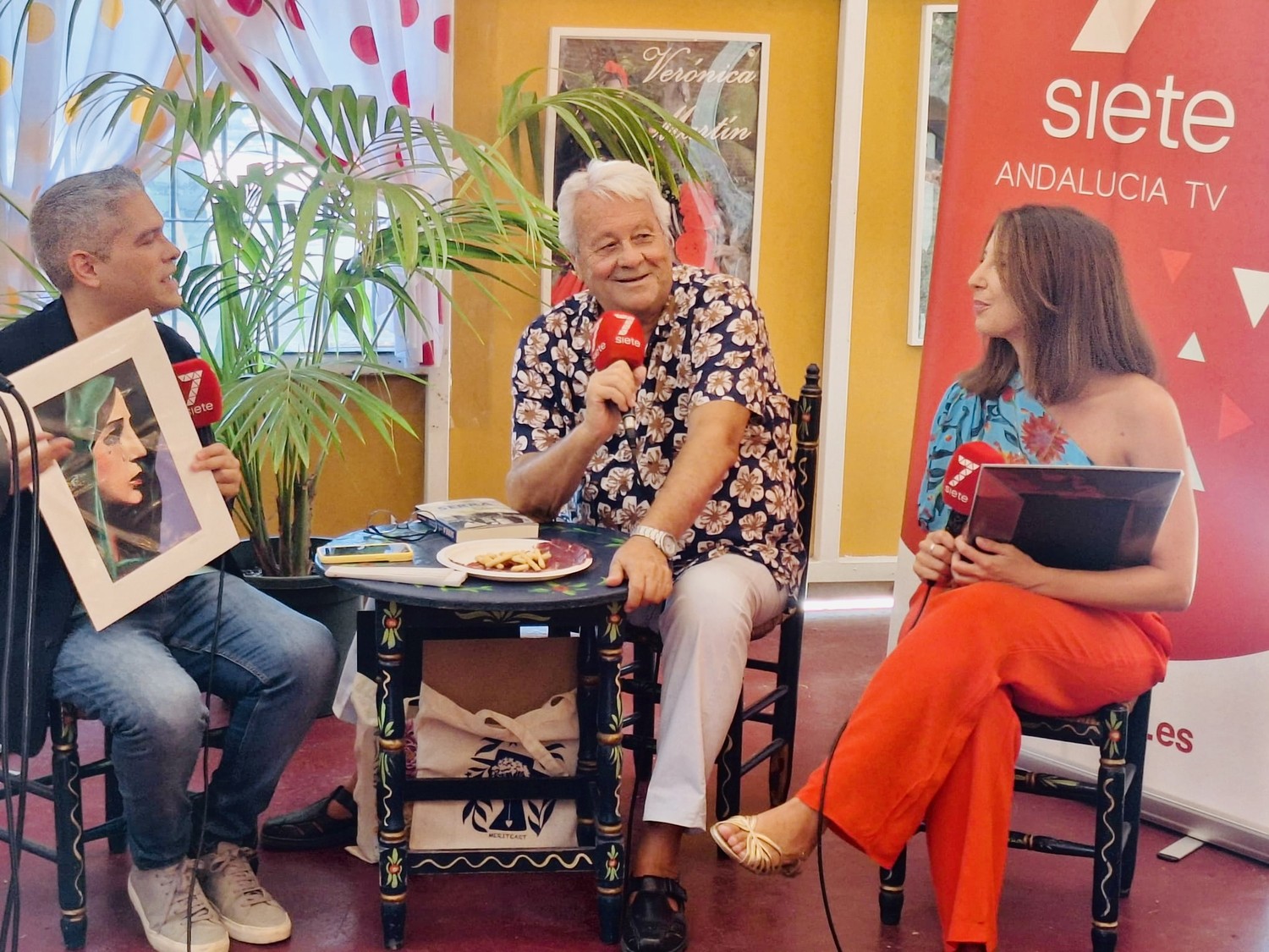 María Téllez entrevistada en el plató de 7TV Andalucía durante la Feria de Málaga
