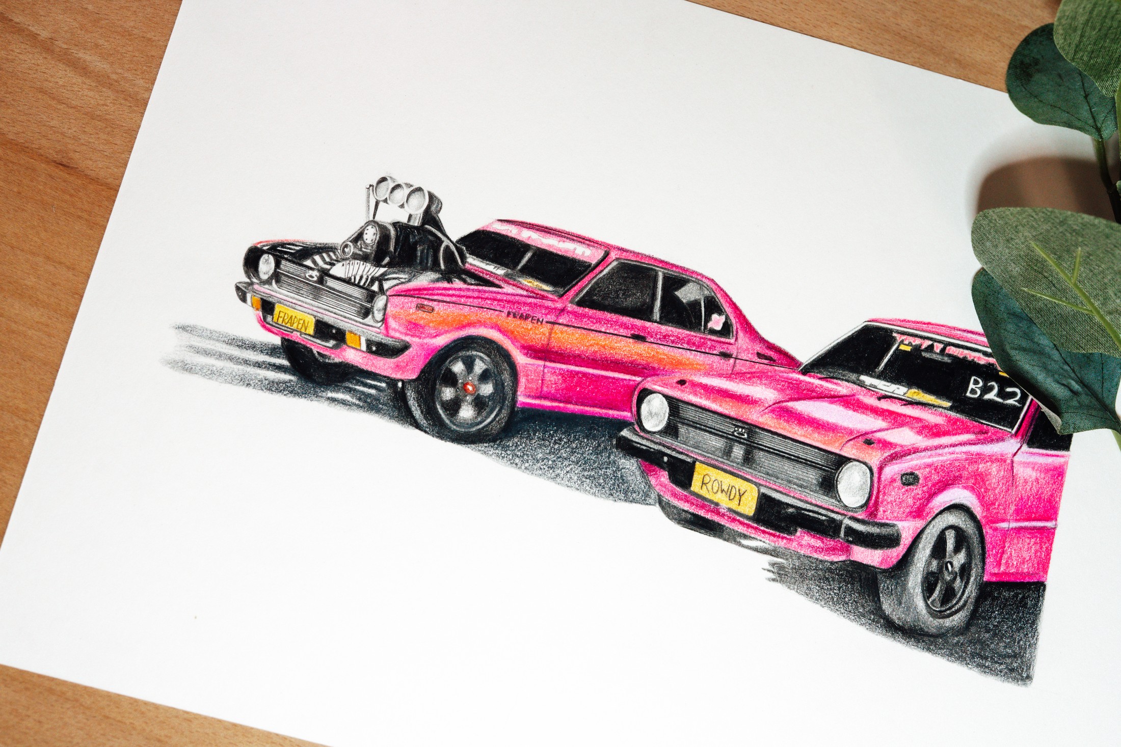 Ilustración de un coche clásico rosa enmarcado sobre fondo de flores