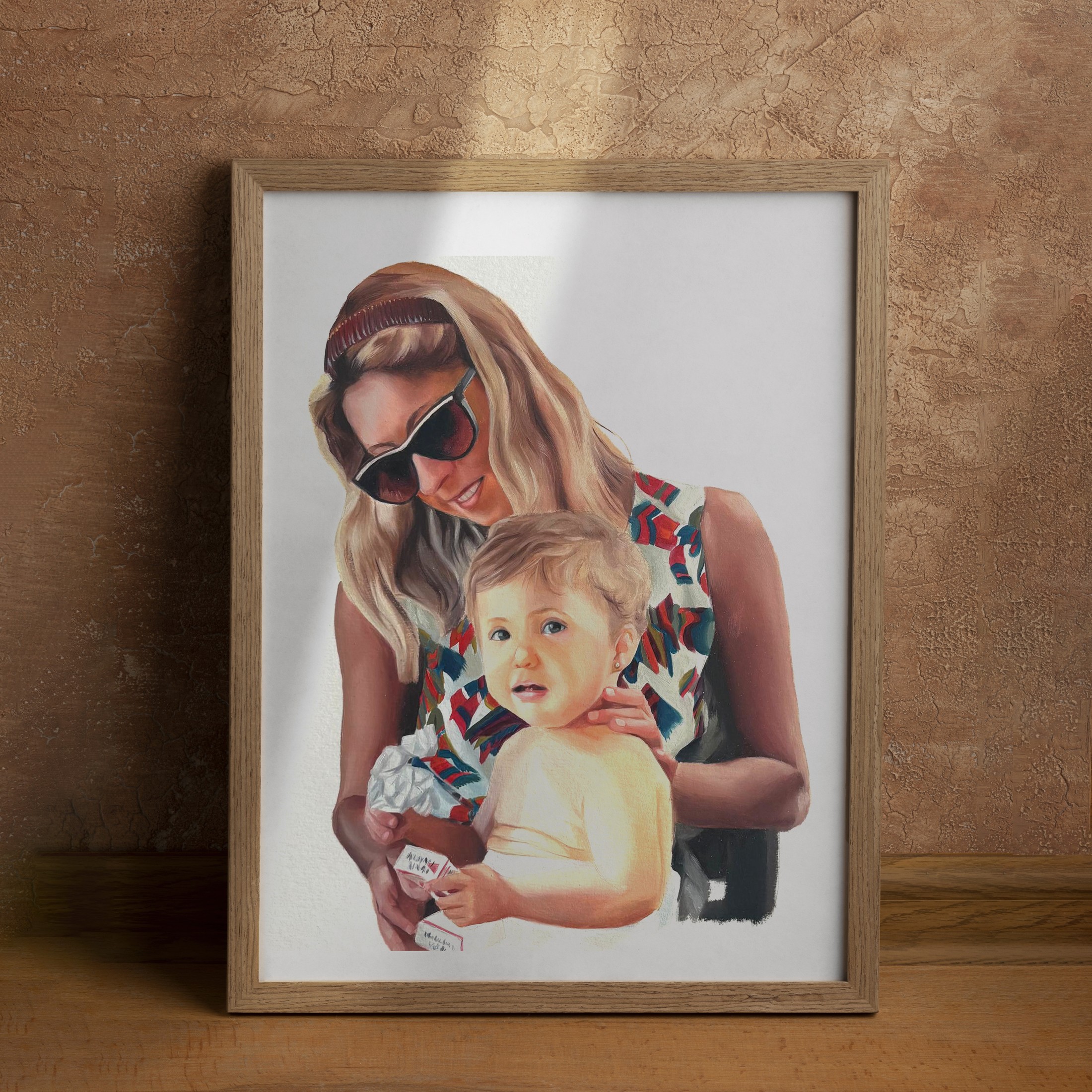 Retrato al óleo de una madre con su bebé, enmarcado sobre una pared en tonos terracota